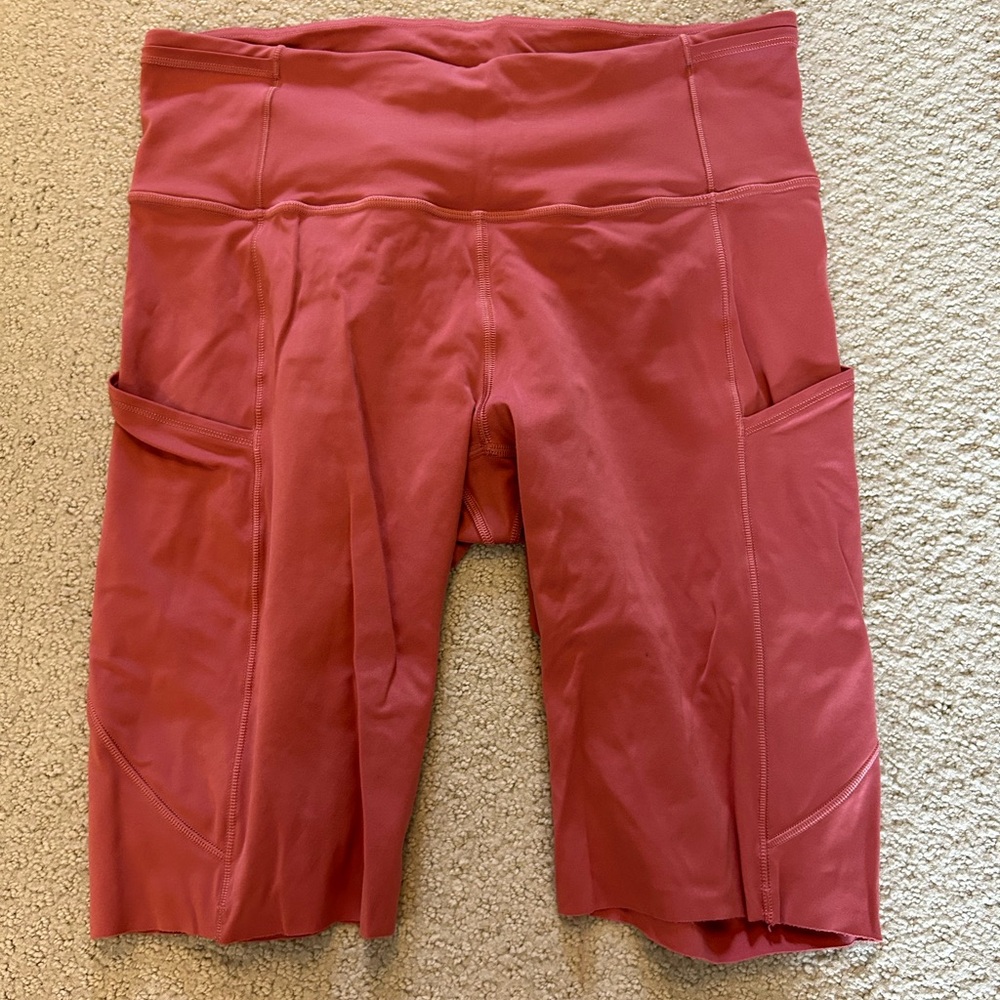 Lululemon biker shorts with pockets
